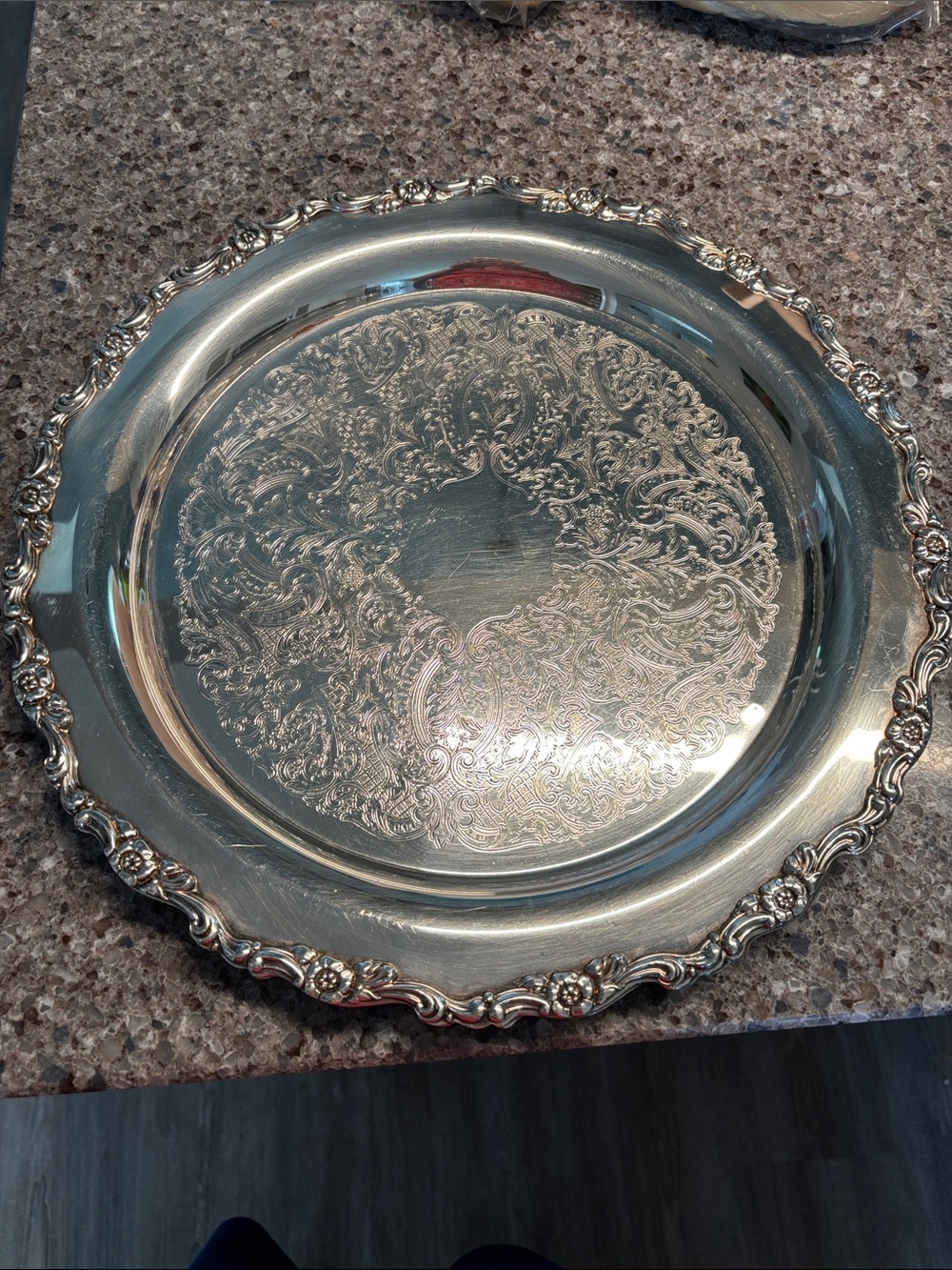 Oneida 15 inch Ornate Silverplate Serving tray with anti tarnish storage bag